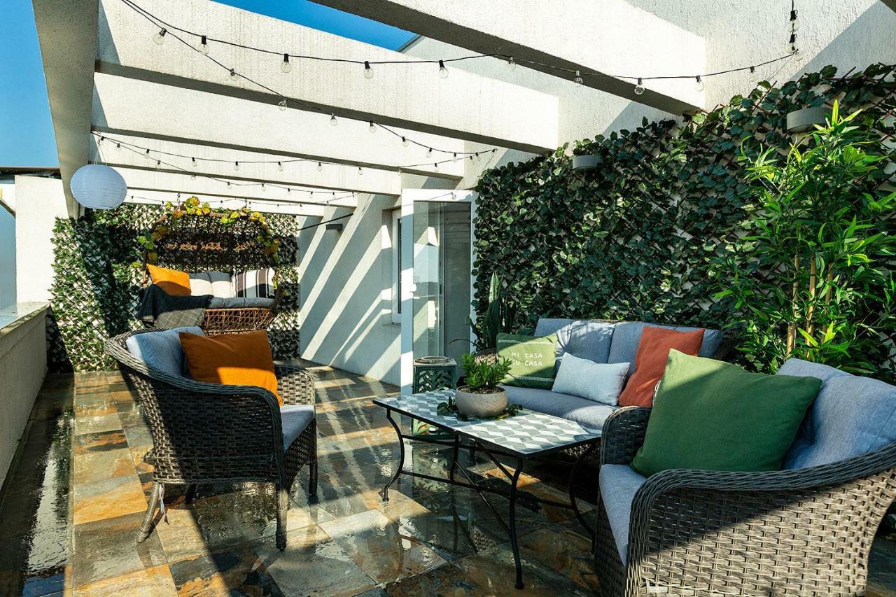 Qult - Up In The Sky Apartment Букурещ Екстериор снимка