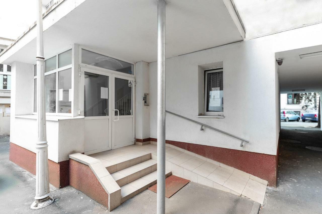 Qult - Up In The Sky Apartment Букурещ Екстериор снимка